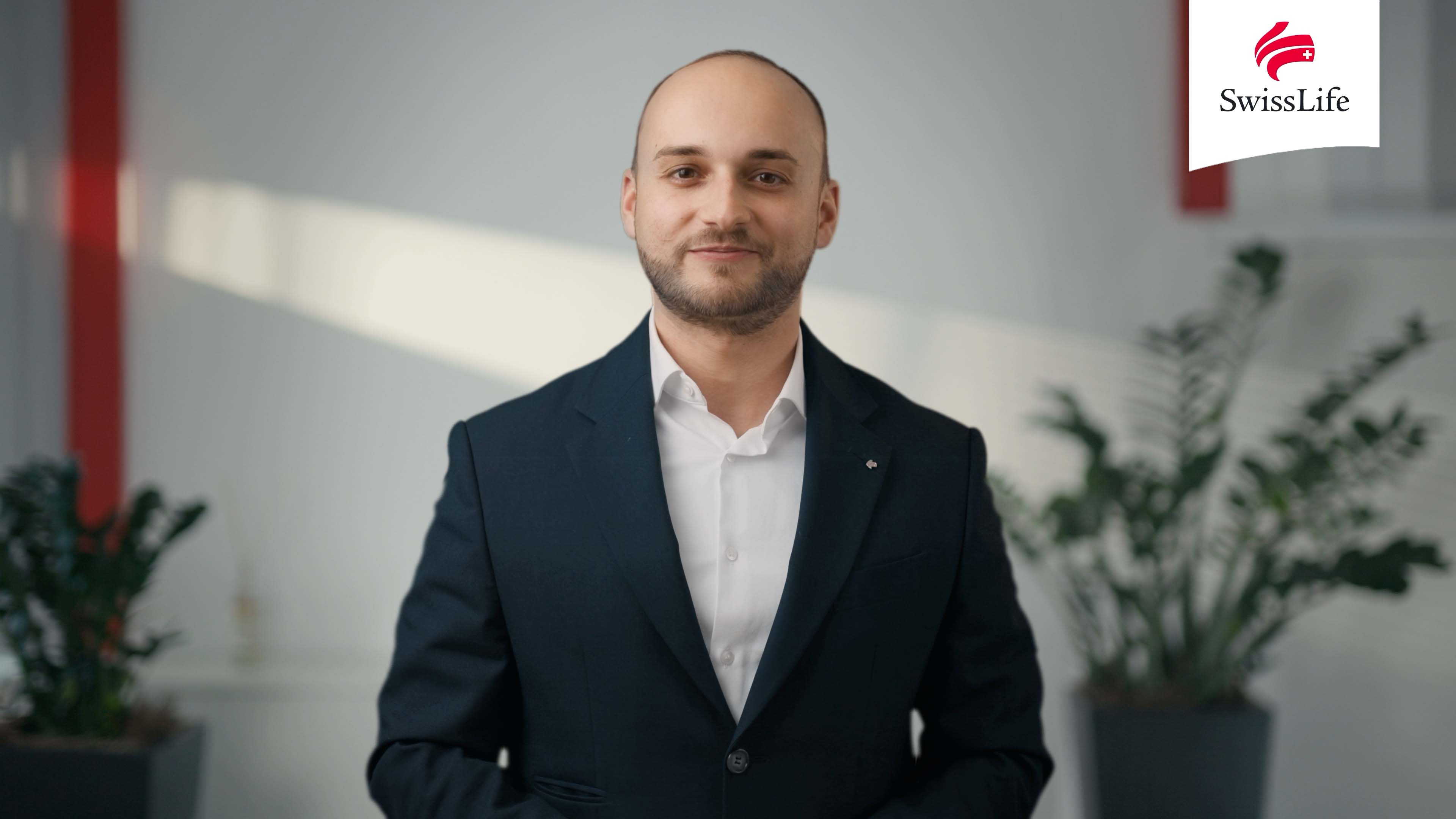 Standbild aus dem Film „Swiss Life Portraitvideo Fatos Dreshaj“