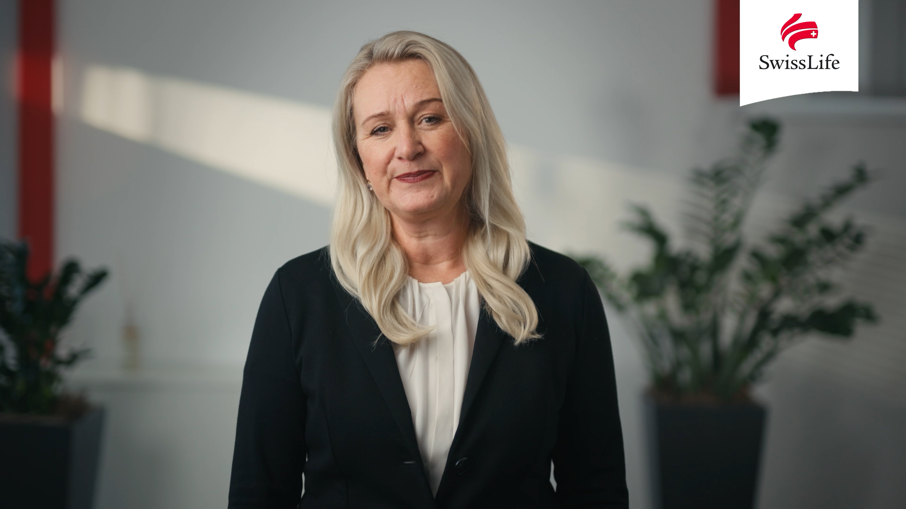 Standbild aus dem Film „Swiss Life Portraitvideo Rosmarie Obergfell“